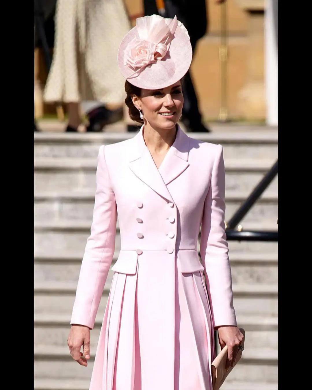 亲民友善的英国王妃凯特身材高挑，穿衣得体可以说是时尚界的标风