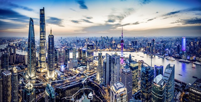 一个80后上海“土著”家庭的窘境：年薪40万还住着50平的老弄堂