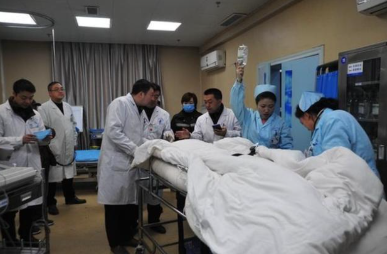 1999年，江苏小伙救下溺水女孩，1年后为何起诉女孩索赔26万？