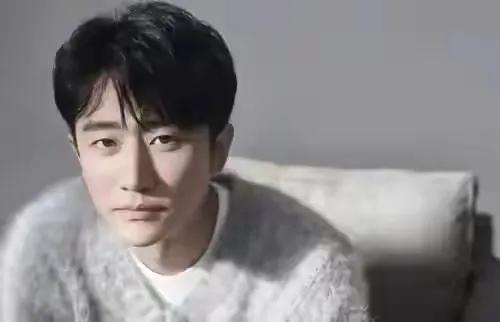 第一眼很普通，越看越帅气的6个男明星，朱亚文、黄轩靠气质取胜