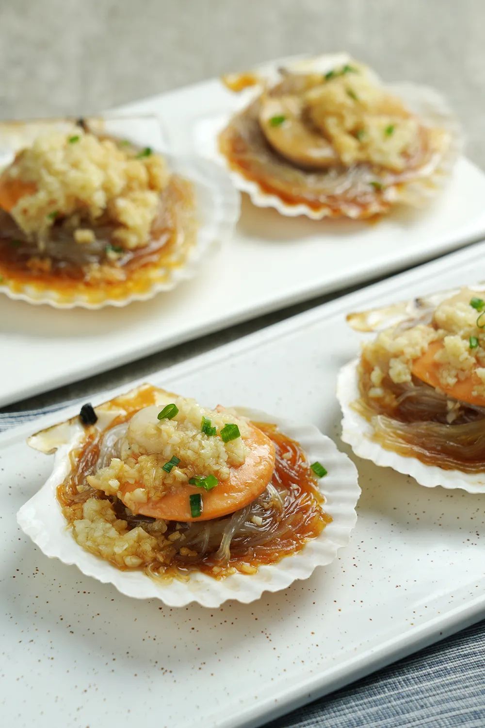 蒜蓉粉丝蒸大扇贝,生蚝,鲍鱼,大虾,百吃不厌的海鲜蒸菜