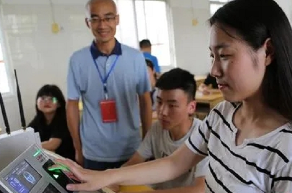 双胞胎外貌相似，高考防止代替考试有方法，“钻空子”几乎不可能