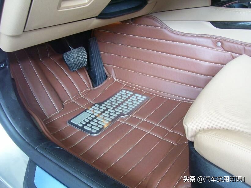 买车后，选哪种材质的脚垫比较好？这篇文章给你答案