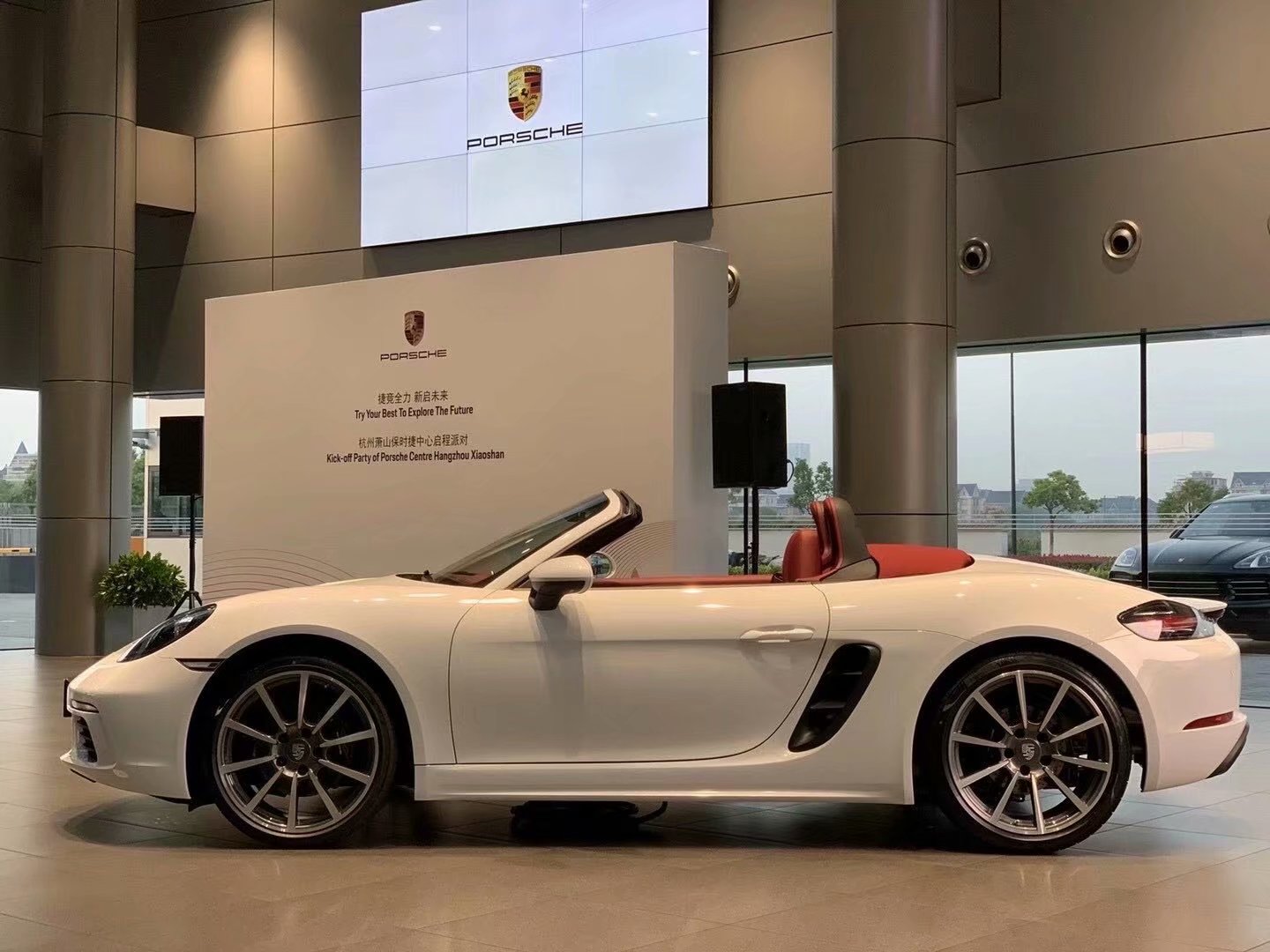 保时捷跑车敞篷多少钱(敞篷保时捷多少钱)