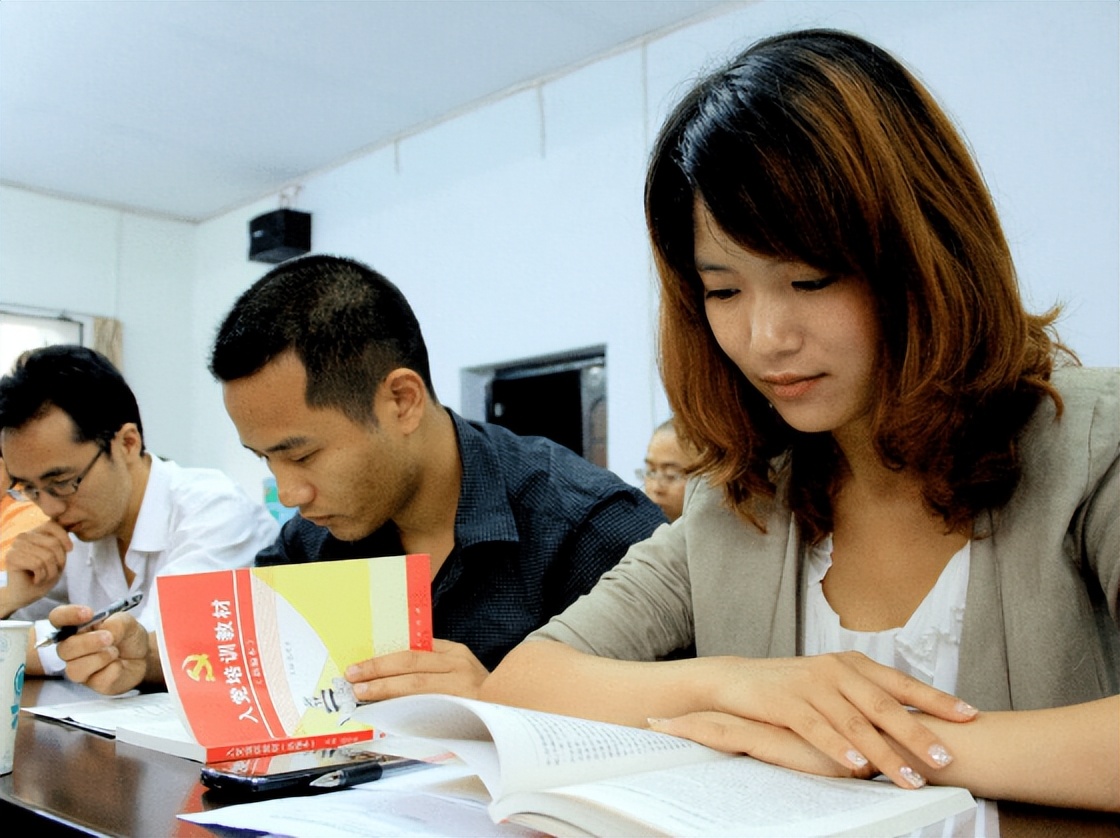 好消息“从天而降”，学生有望免试入选公务员，起步就是干部级别