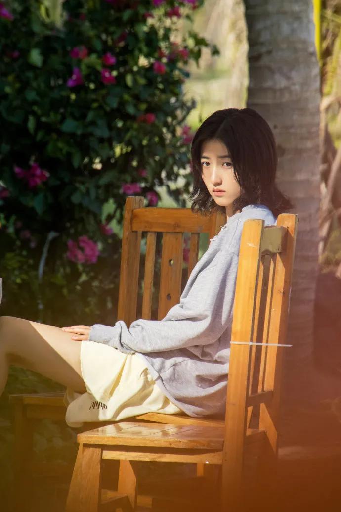 张子枫《#向往的生活#》私服解析七则，简约日常的夏日搭配！ ​​​