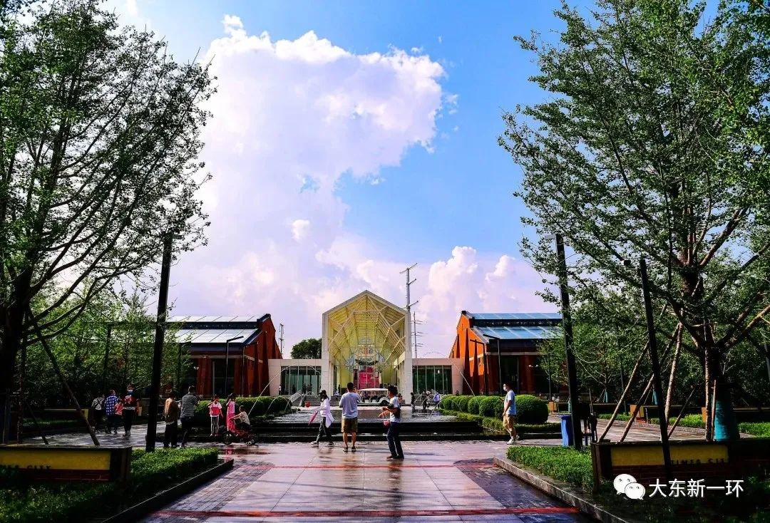 沈阳首座梦幻森林书房—大东区“时代文仓”城市书房正式开放