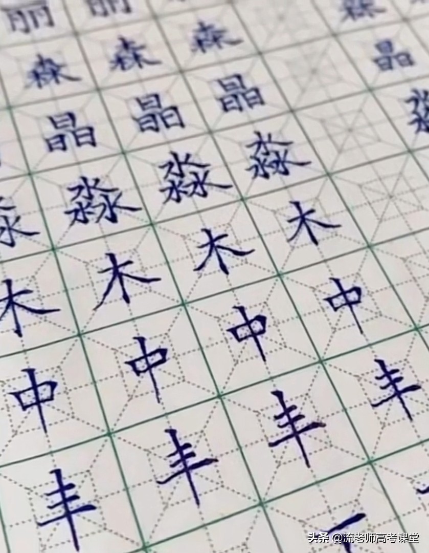 9岁女孩练字400天，字迹工整如印刷体爆红网络，人民日报发文表扬