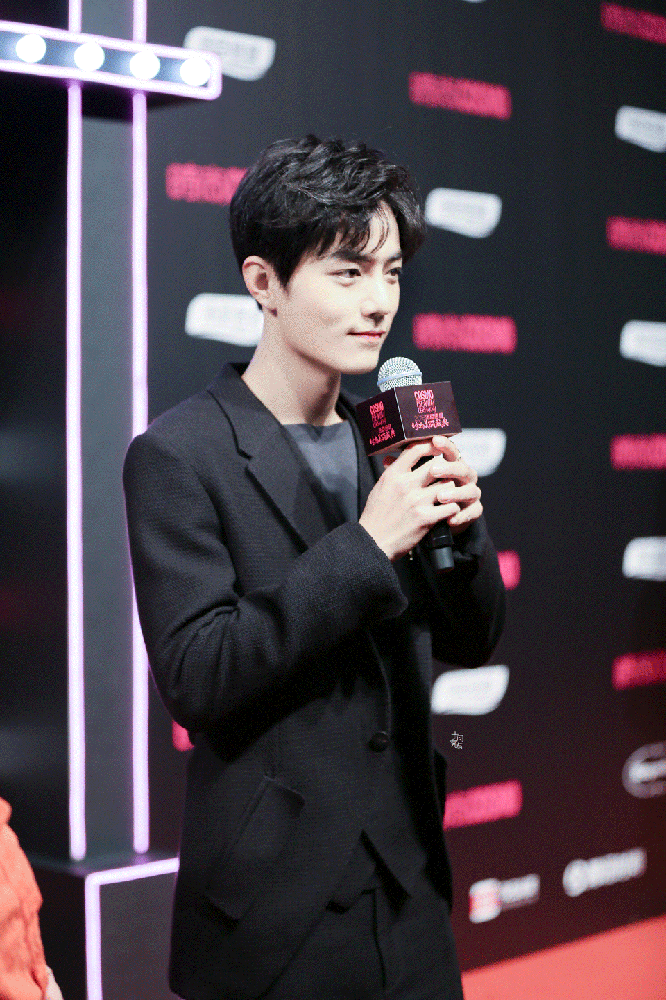 肖战各种深入人心的笑容，尤其是害羞时的笑，看不够啊