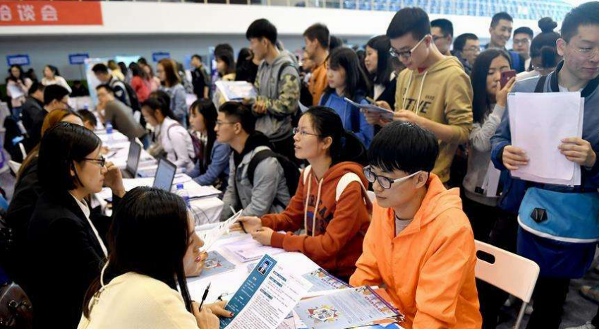 大学入党跟成绩无关，“决定权”在2人手中，大学生应该尽早了解