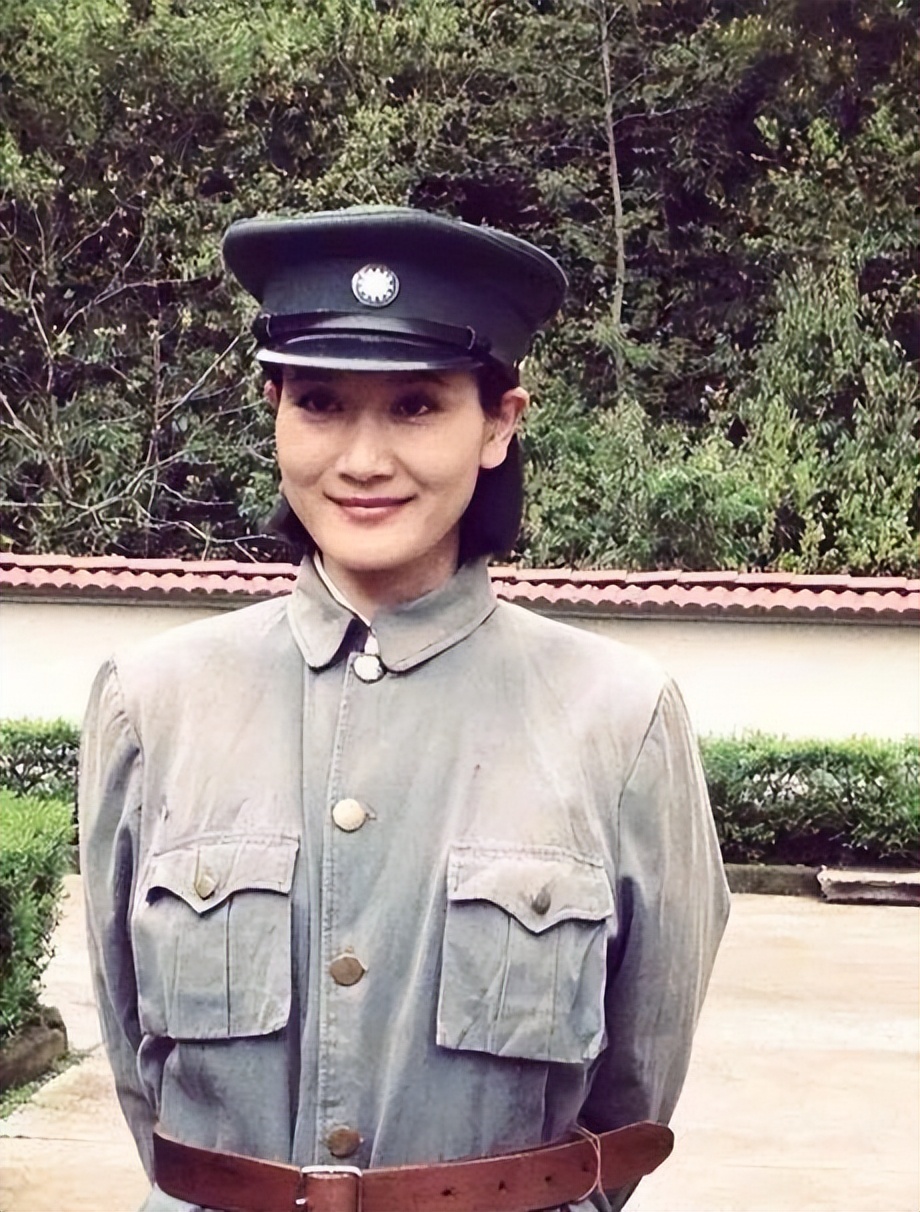 演员潘雨辰，失败的婚姻让我终身难忘，和女儿相依为命很幸福