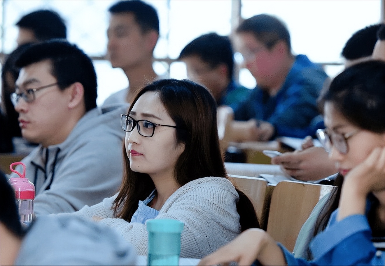 好消息“从天而降”，学生有望免试入选公务员，起步就是干部级别