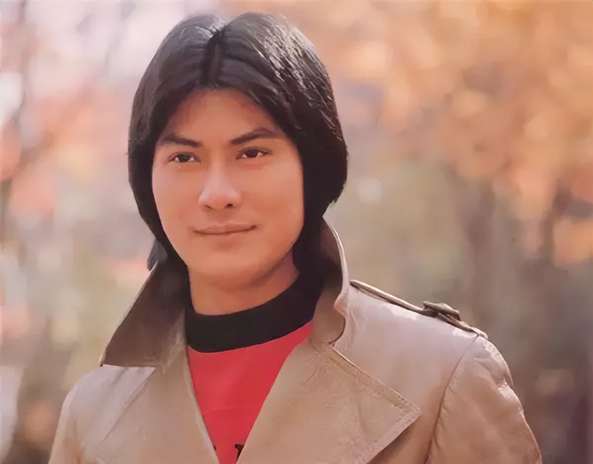 黑帮大佬的美貌女儿：有人隐姓埋名做艺人，有人父亲遗愿不进娱圈