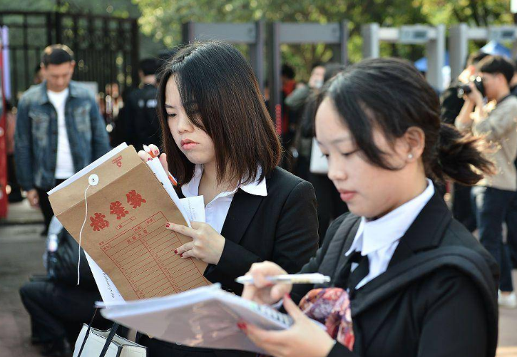 好消息“从天而降”，学生有望免试入选公务员，起步就是干部级别