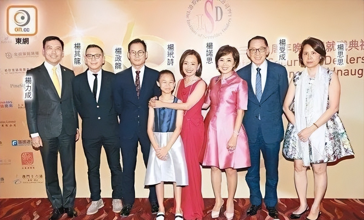 黑帮大佬的美貌女儿：有人隐姓埋名做艺人，有人父亲遗愿不进娱圈