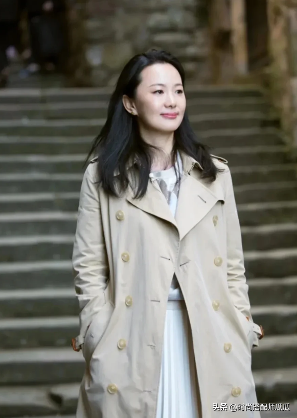 看了52岁咏梅，我才明白什么叫美得真实不做作！堪称中年女人典范