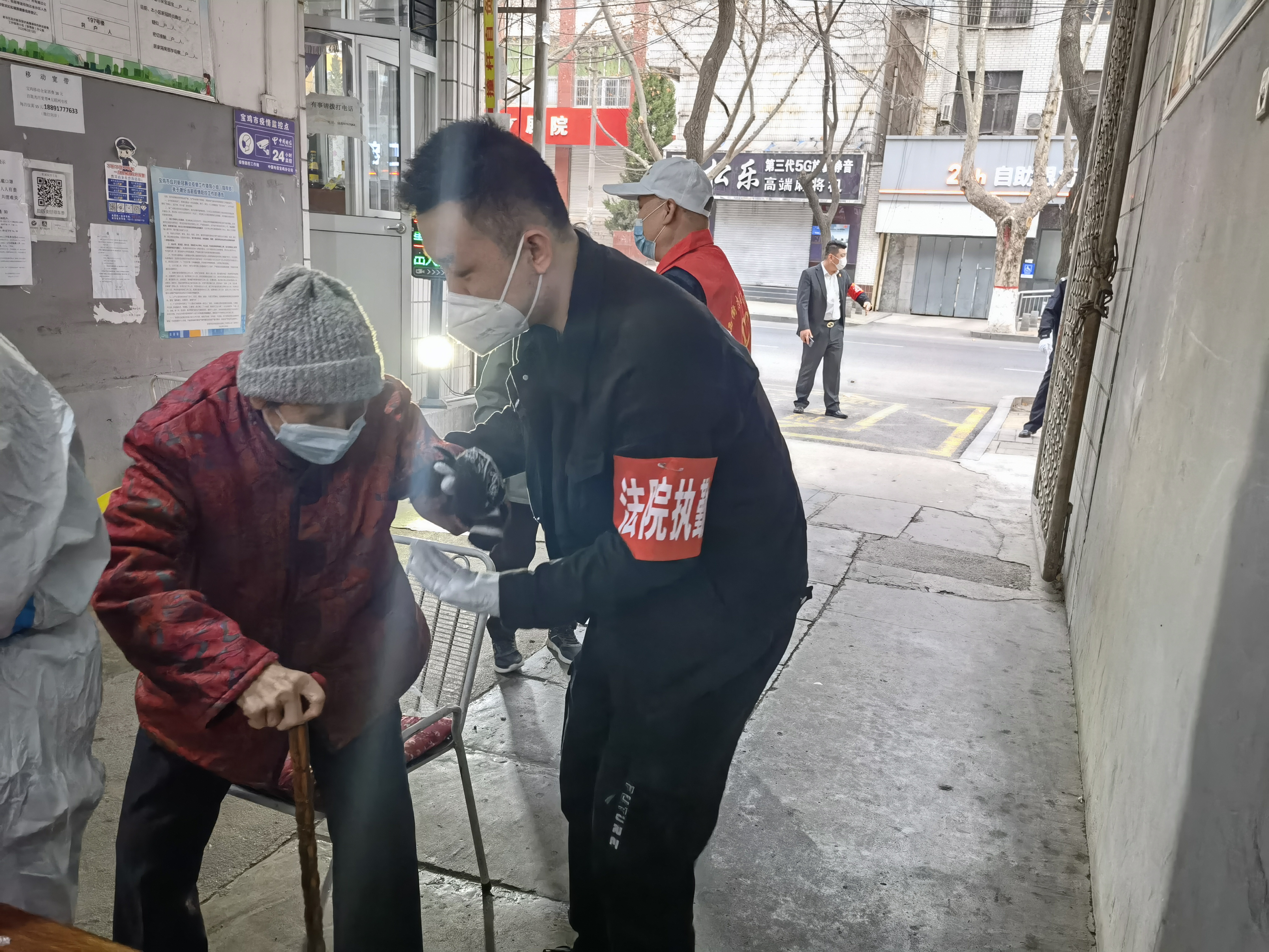 勇做黑夜中的逆行者—宝鸡金台区法院助力全区核酸检测在行动