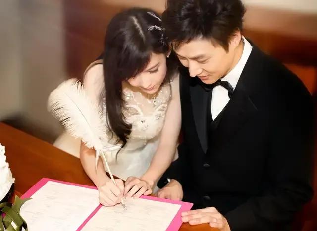 14年后再看“玉女掌门人”周慧敏，屡次被戴绿帽的她才不是恋爱脑