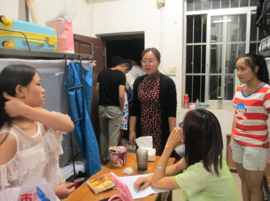 大学生校外租房成趋势，是因为人傻钱多？实则只是想“花钱消灾”