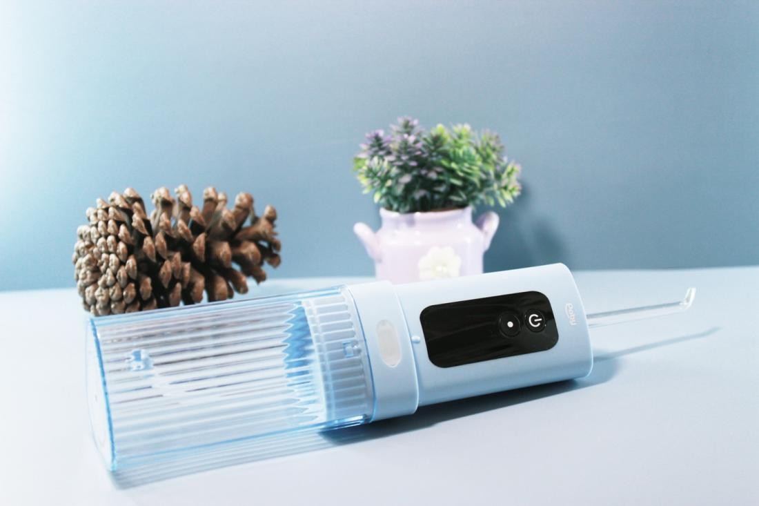 用上Poby小三角便携式冲牙器，远离各种口腔问题