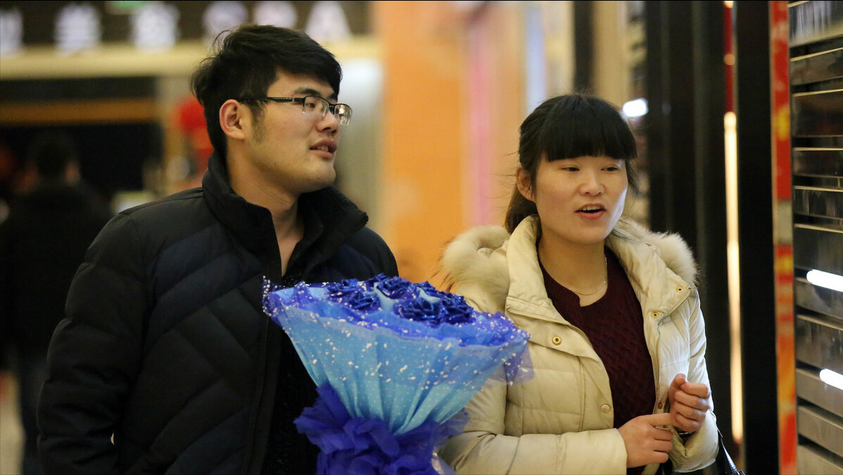 小伙相亲路上救大妈没有想到大妈女儿这么漂亮