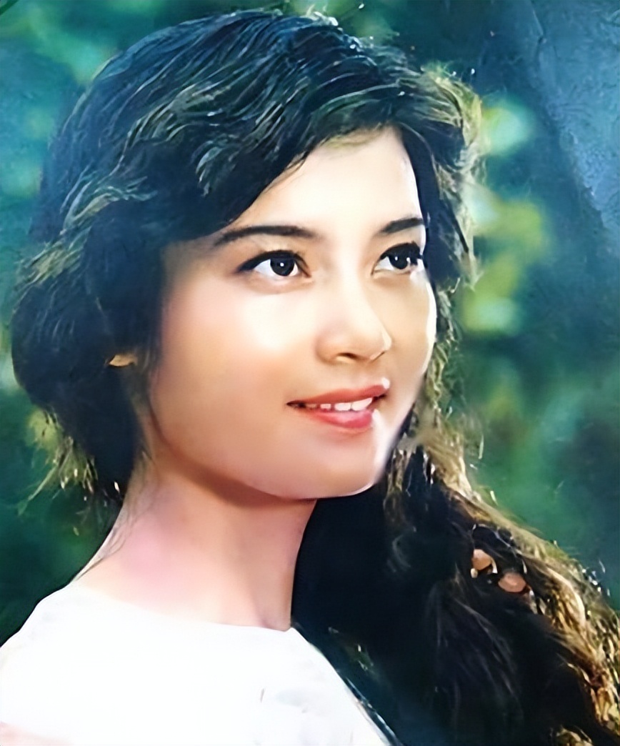 潘虹：离婚36年依旧单身，一生无儿无女，60岁以后有了烦心事