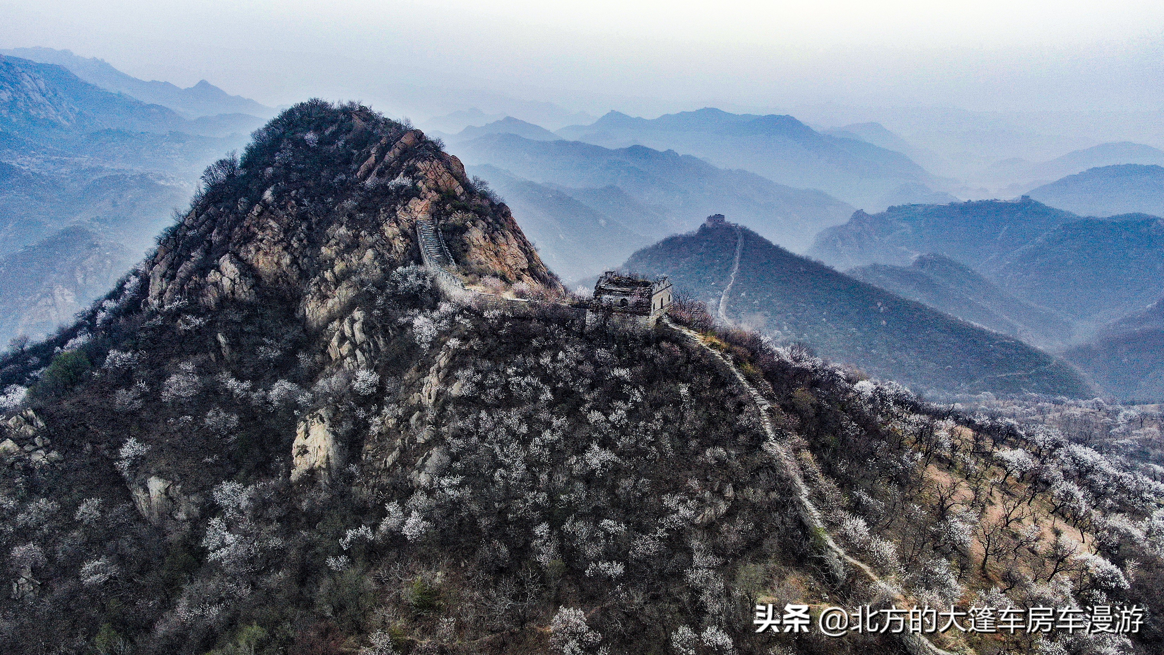 走过北京春天最美的盘山公路去那山桃花盛开的地方——龙泉峪长城