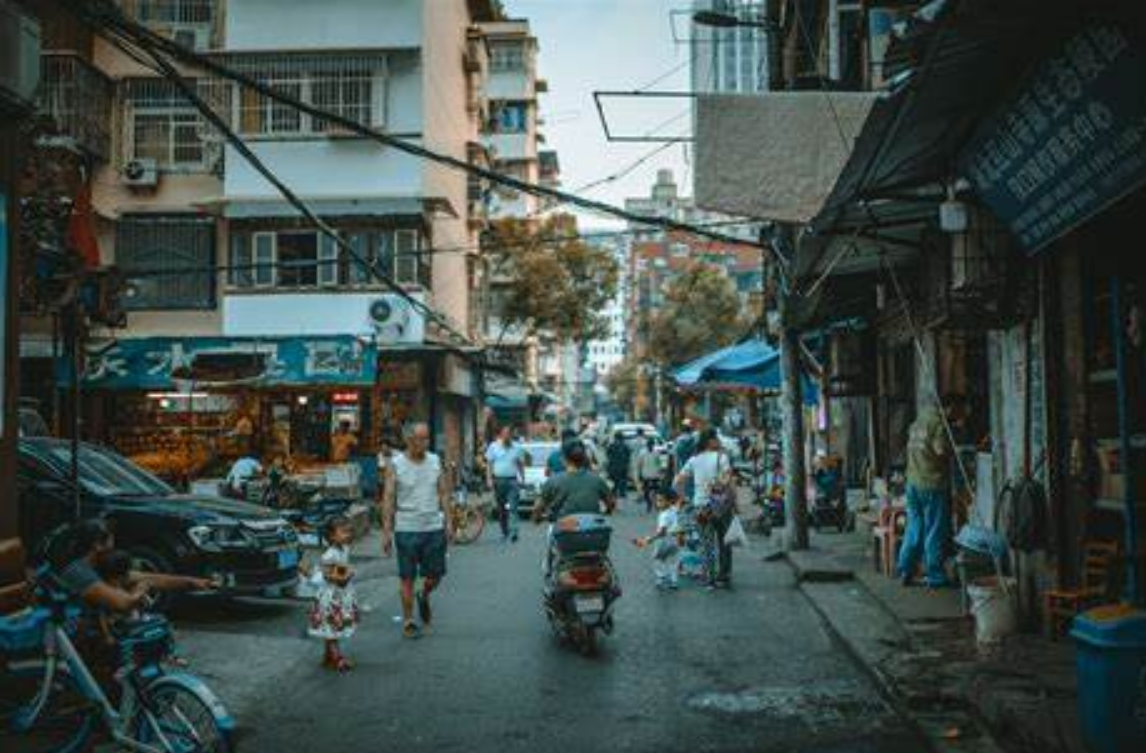 女大学生失踪12年后，她出现在母校废弃房……