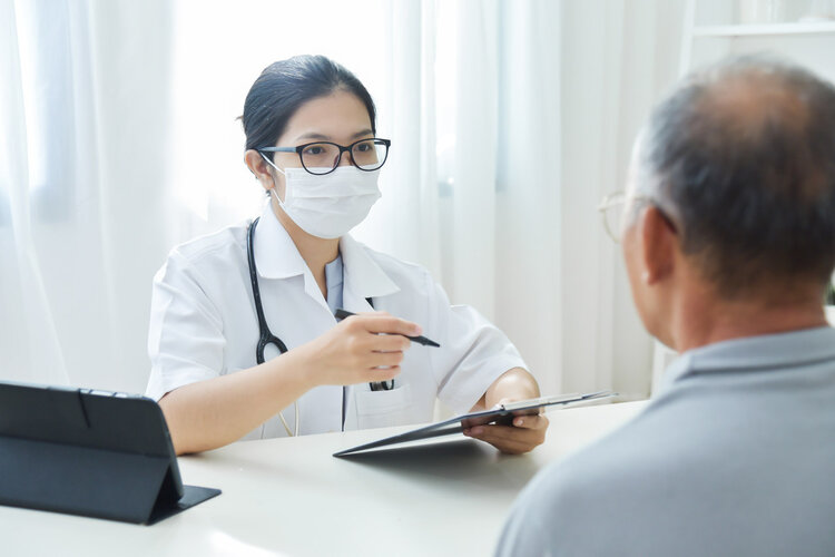 胃癌早期不痛不痒？饭后出现4个异常，多留意，或是胃癌来临