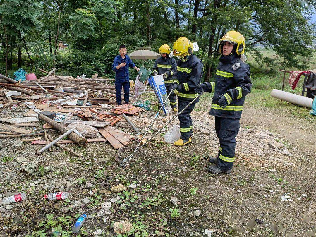 剧毒眼镜蛇现身贵州一学校！蛇真的不怕雄黄，如何才能防蛇？