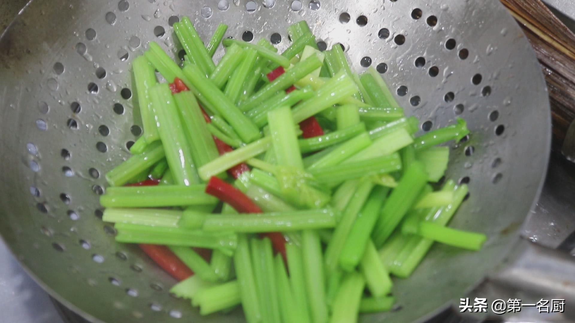 芹菜的做法大全(手把手教你8种芹菜的做法)