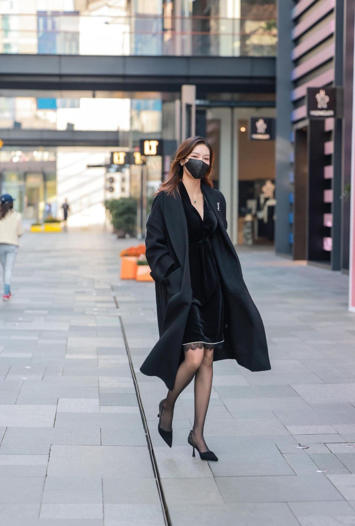 成都素人小姐姐们太美了,冬天也穿得很有气质,9款造型都挺好看