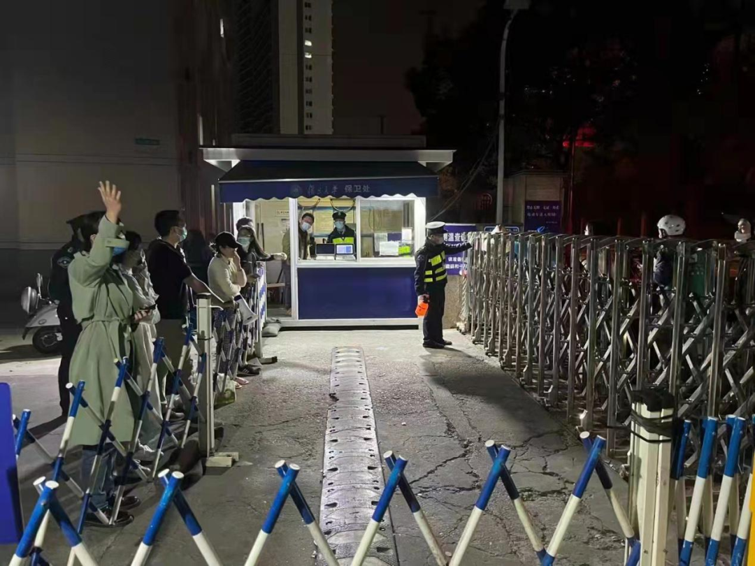 准封闭24时辰，看看复旦的研究生们在做些什么...