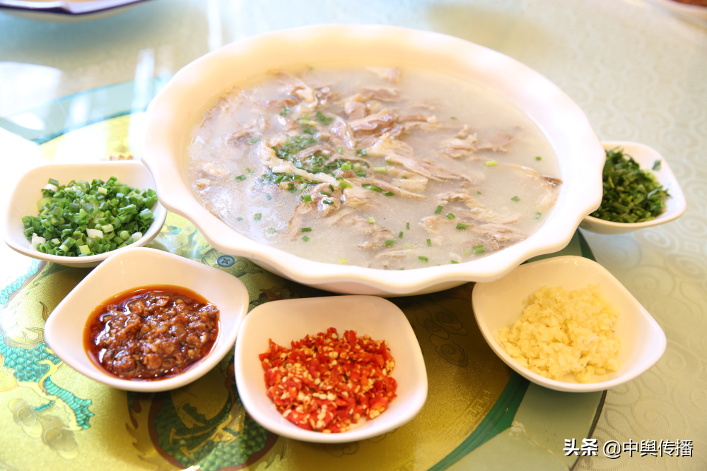 “坊湖”之间 五一“趣”游隆昌