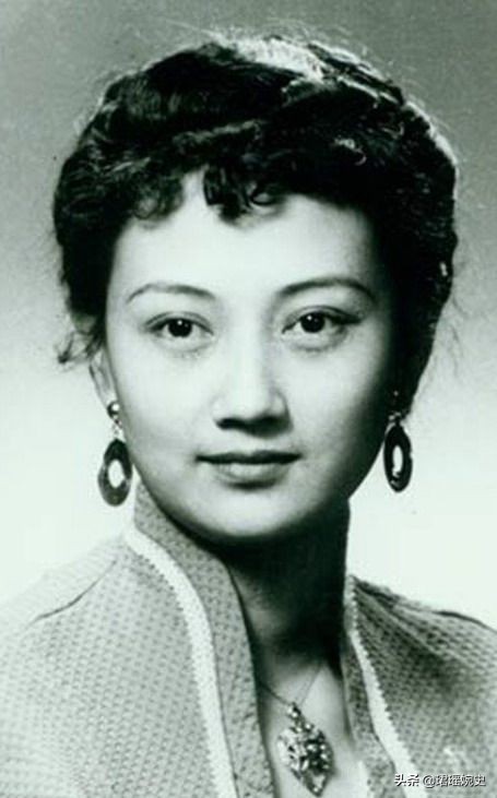 演员王晓棠父亲国军少将93年她也被授少将儿子成为一生的痛