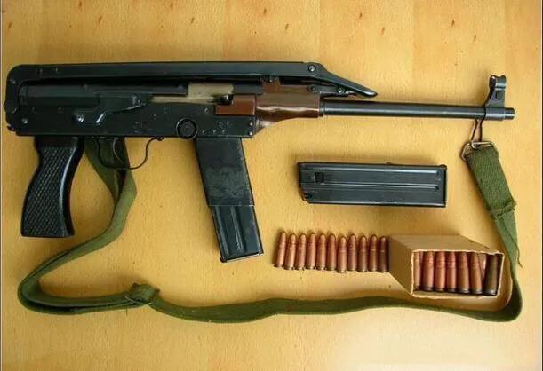 经考证：黑猫警长的配枪和光头强的皮卡，没有一个属于国产型号