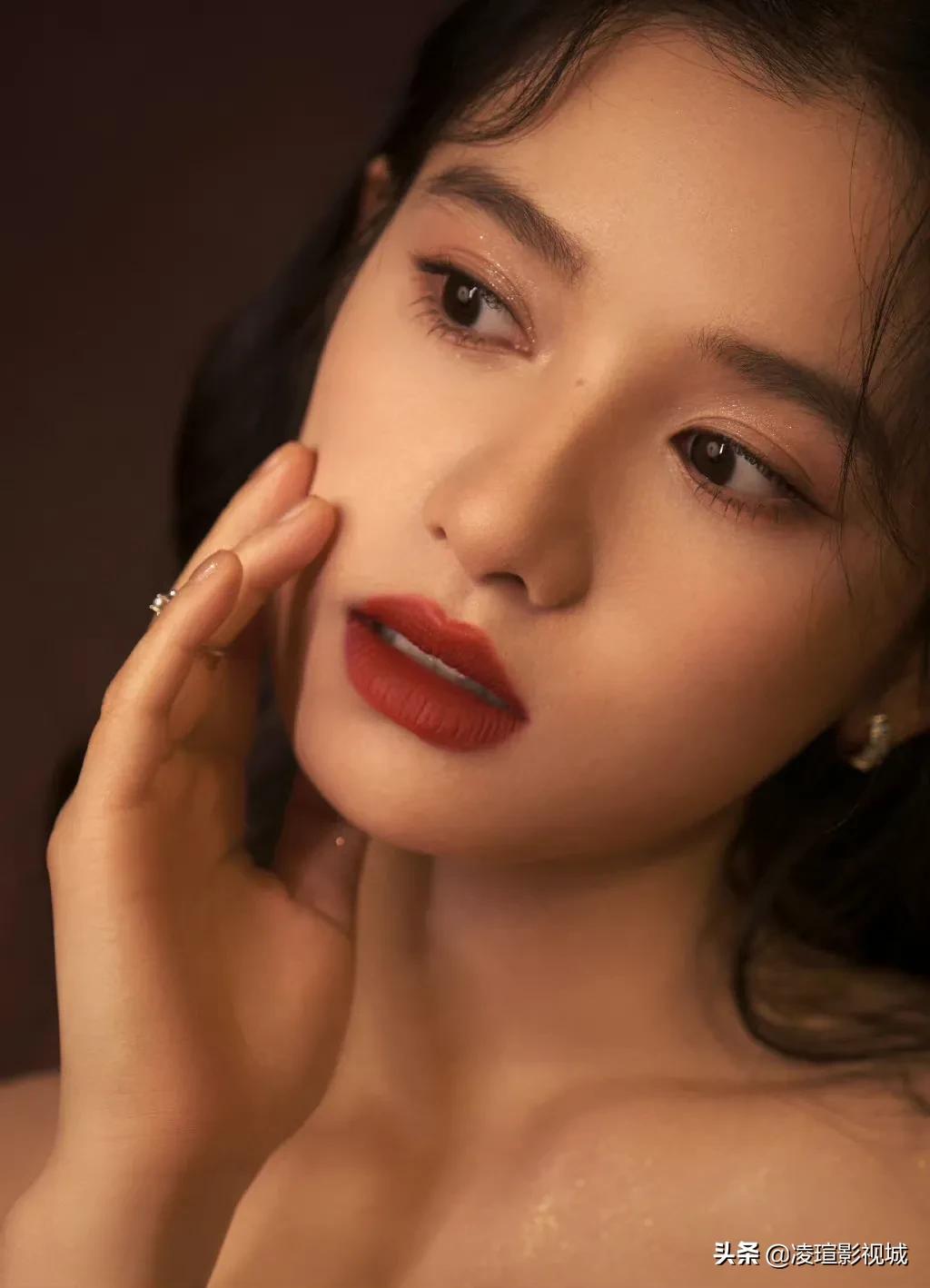 明星壁纸图片分享：张婧仪（1）