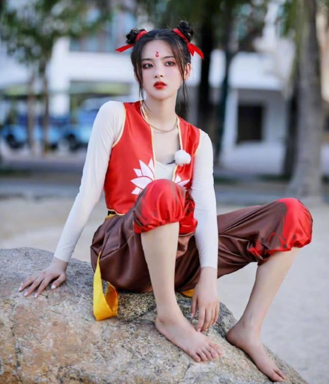 杨超越COS哪吒 在一次成为粉丝的心头爱！-哪边嗨