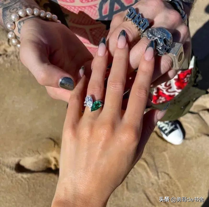 2022巴黎时装周最土CP出圈了！堪比欧阳娜娜搭上了宋小宝