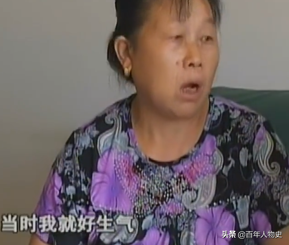 湖南83岁失明老妇住猪圈，4个子女不管不顾，儿子：住猪圈挺好的