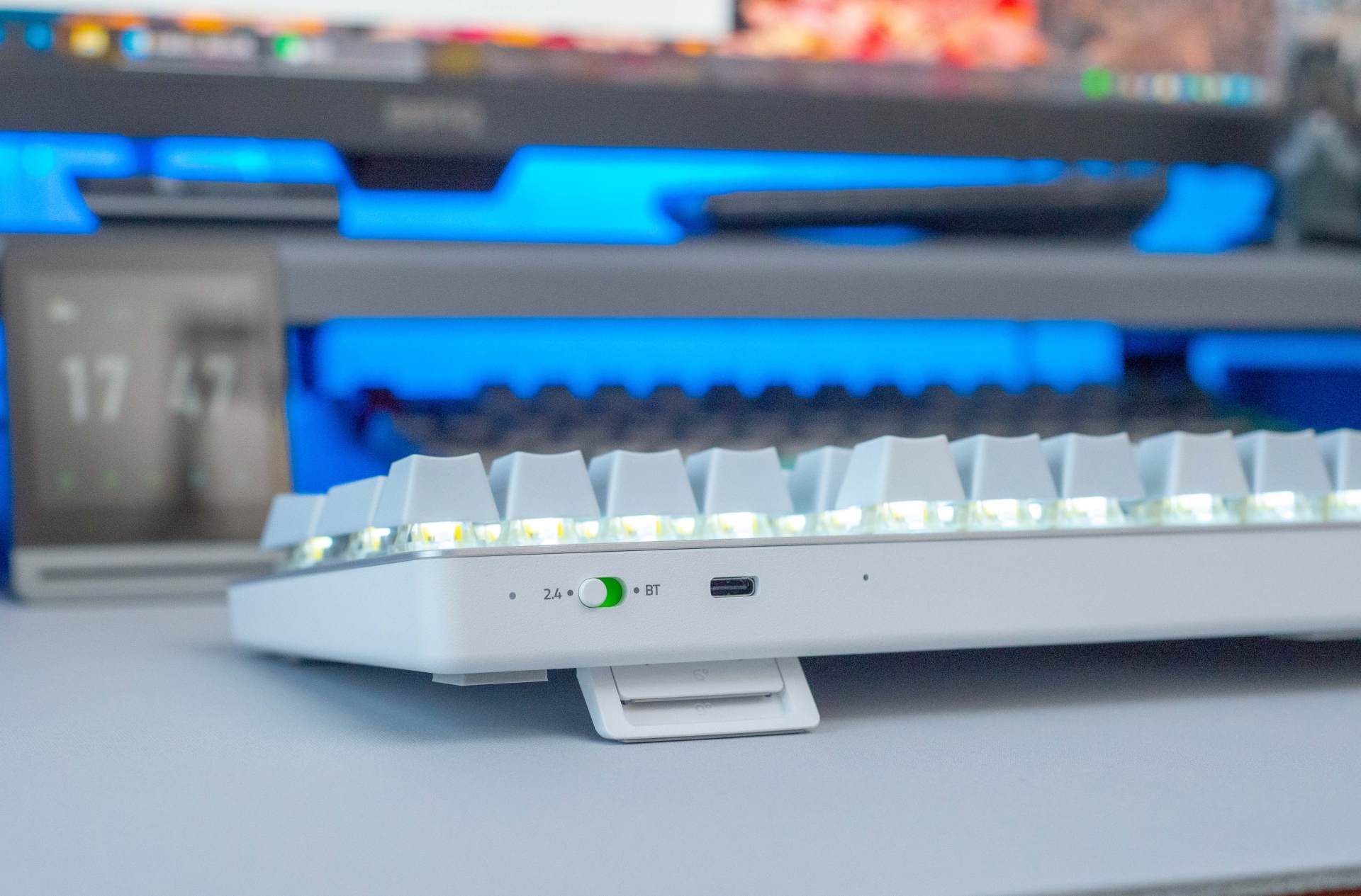 桌面改造 2.0，兼顾生产力与娱乐性的一体化空间