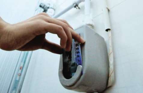 学校用电多少钱一度（高校一吨热水收费55元）