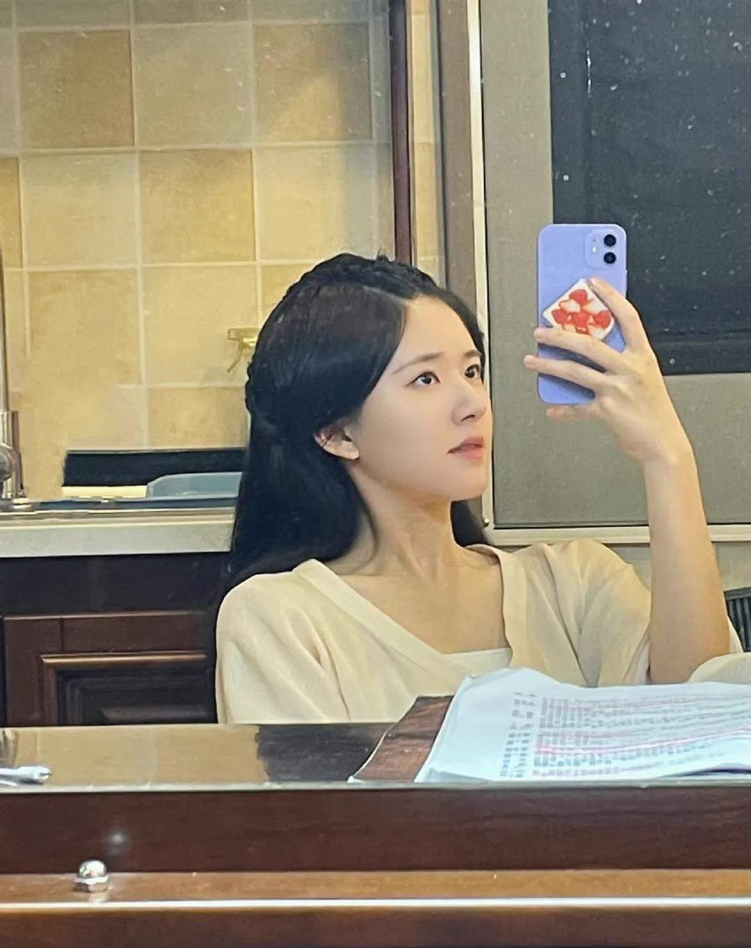 赵露思近期自拍照