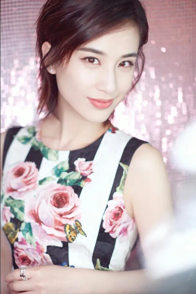 黄圣依，30张精美的照片