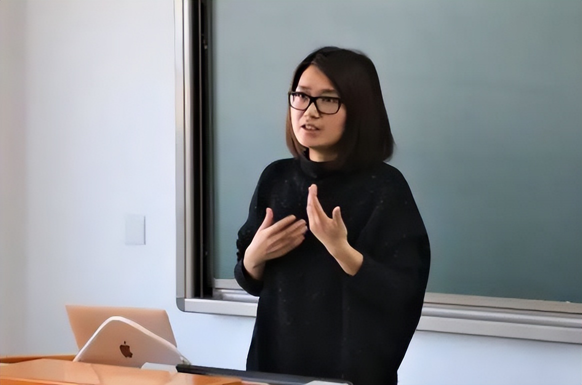 大学辅导员工资单流出，真实金额让人羡慕，难怪名校研究生抢着当