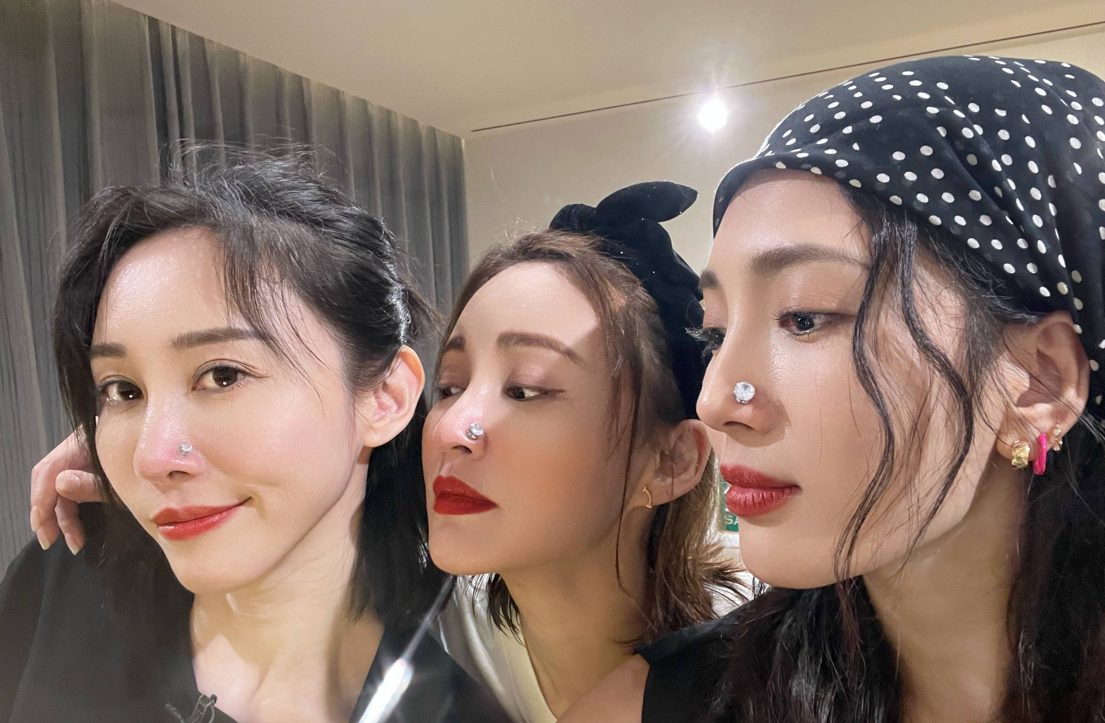 王紫璇郑秀妍美女贴贴 与张俪搞怪合影太可爱