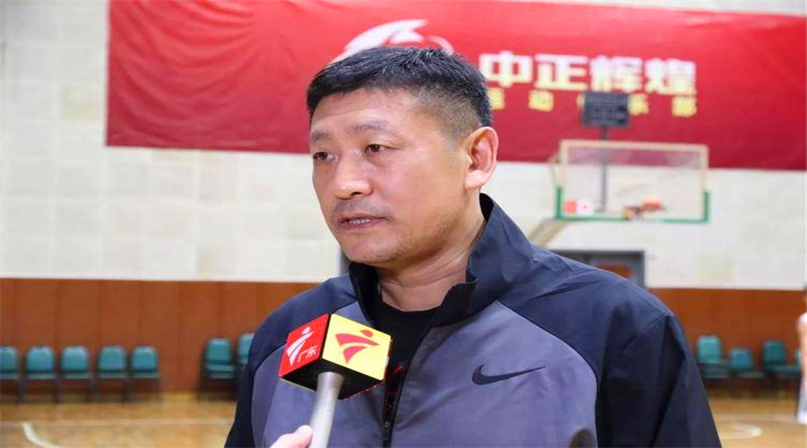 又一人正式离队！宏远锋线实力再度被削弱，朱芳雨的脸色挂不住了