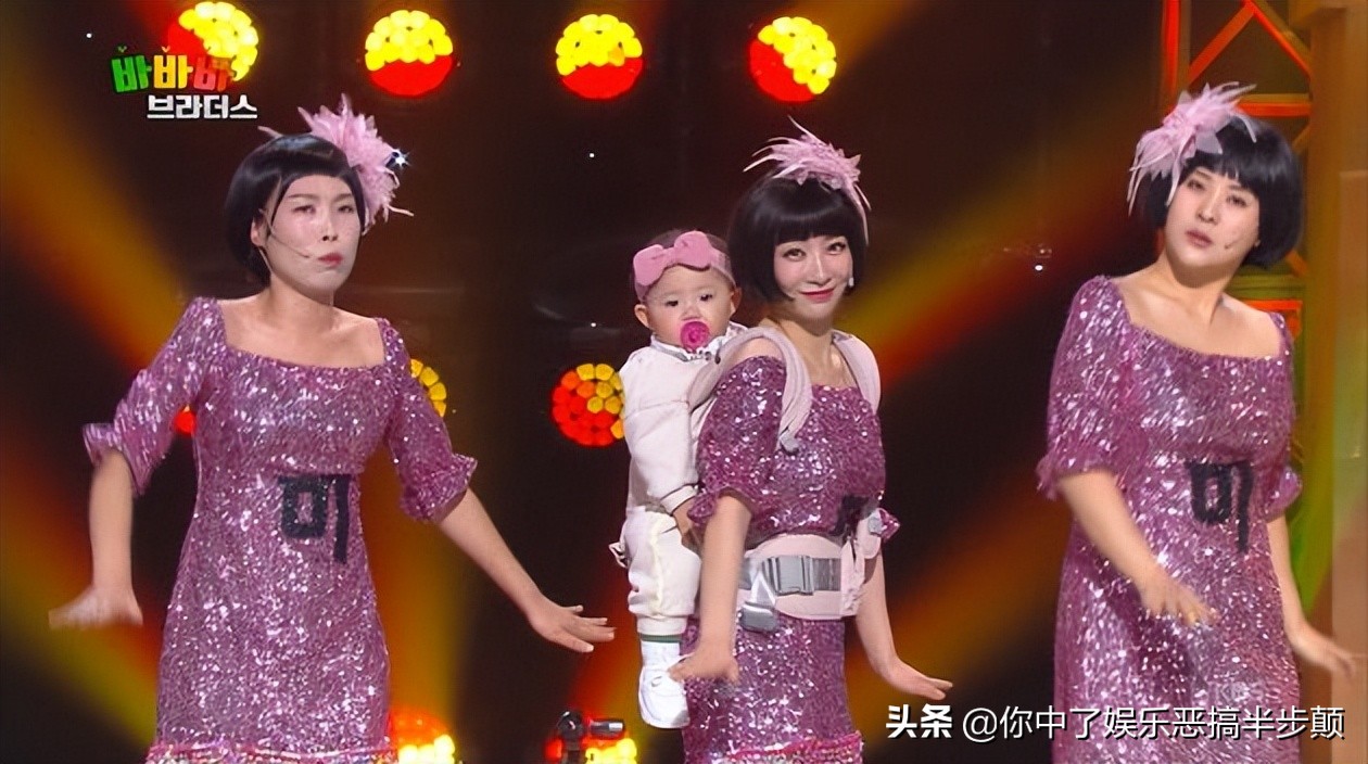韩国女星安素美背15个月大女儿上台表演，只因无地方托付