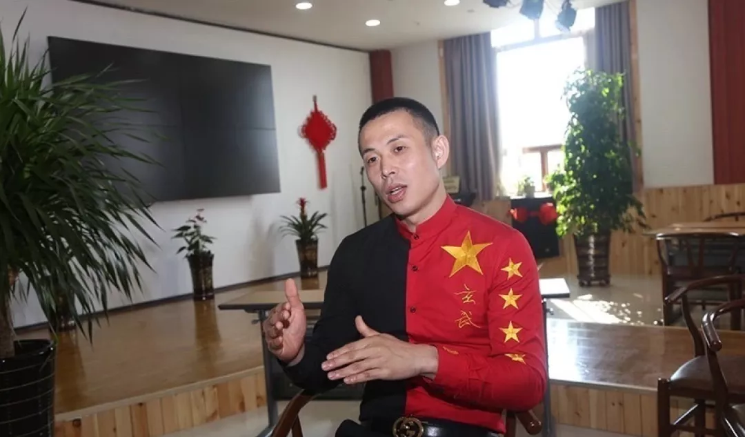 比马保国还丢人!“爱国”拳手翻车背后,一个行业黑幕被揭穿了