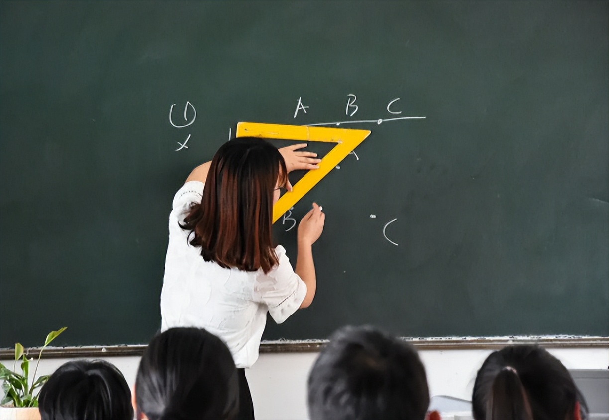 代课教师有机会转为编制教师？部分地区实行择优入编，有你吗？